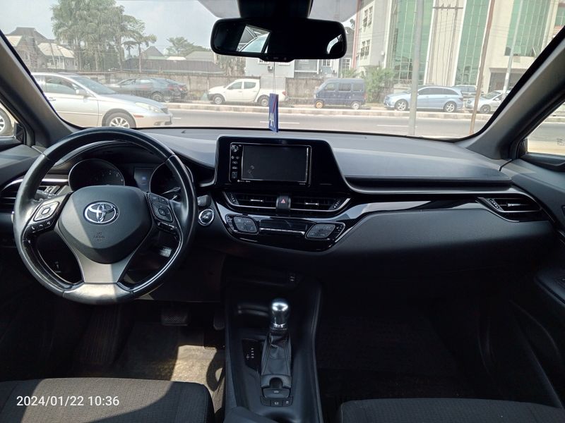 Thumbnail 7 of 2018 Toyota C-HR xle